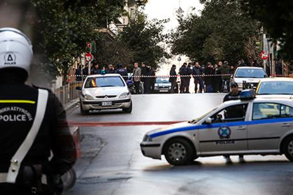 Αναρχική ομάδα που αναβαθμίζεται «βλέπουν» πίσω από την «τυφλή» βόμβα στο Κολωνάκι